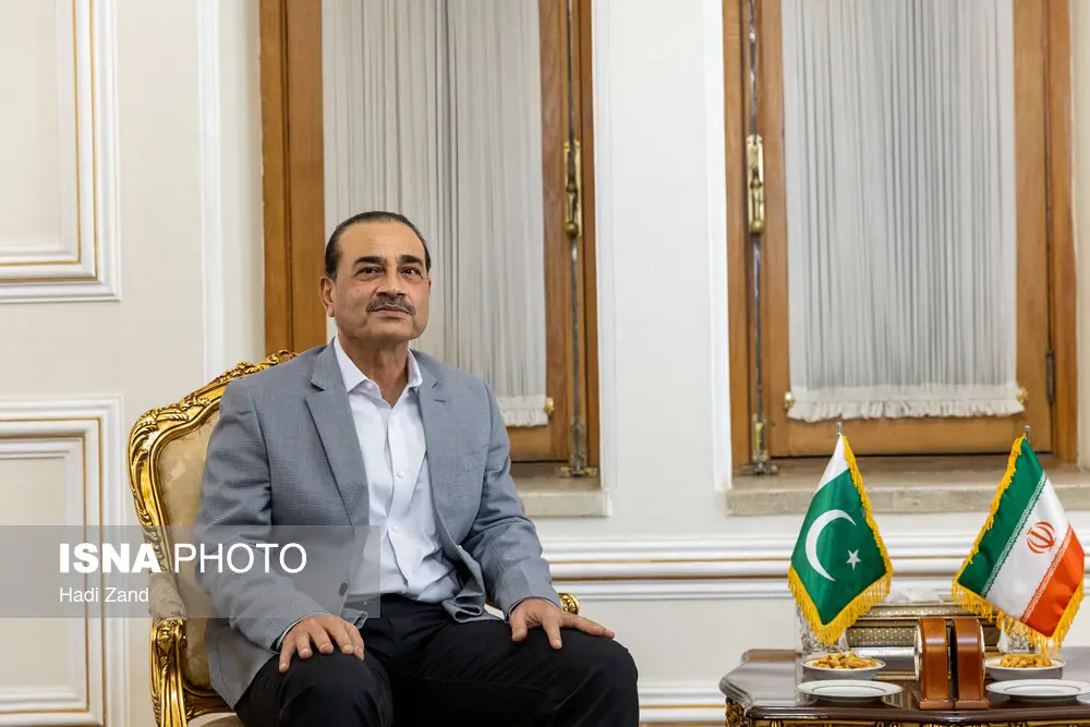 فرمانده ارتش و وزیر کشور پاکستان ظهر امروز وارد تهران میشوند