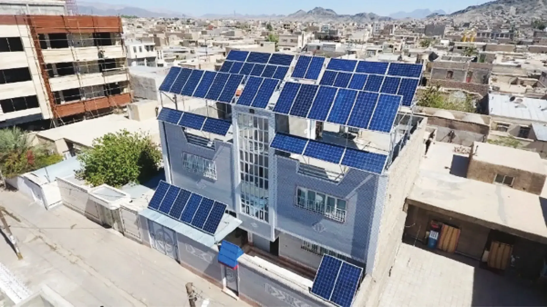 خورشید بر بام ادارات اردبیل