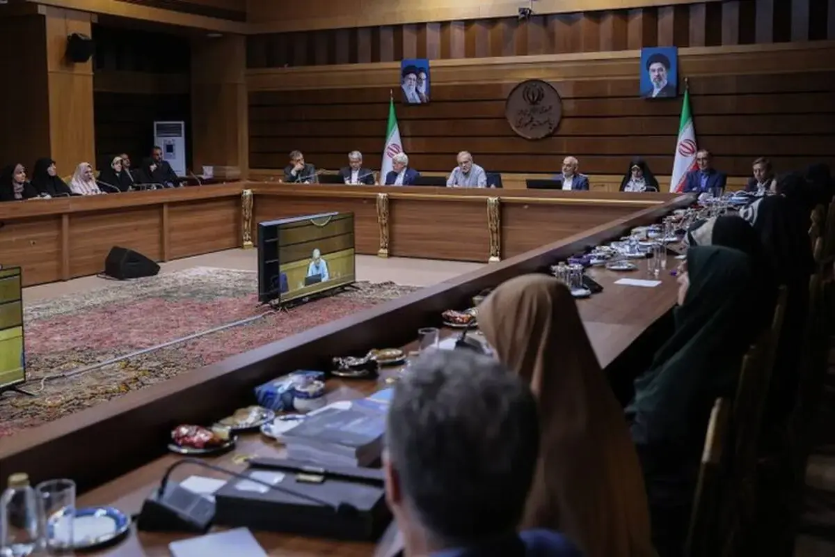 پزشکیان: باید با اقشار مذهبی و غیرمذهبی، مخالف یا موافق، برخورد عادلانه داشته باشیم/ برای رفع نیازهای جامعه فراتر از دیدگاههای سیاسی عمل میکنیم