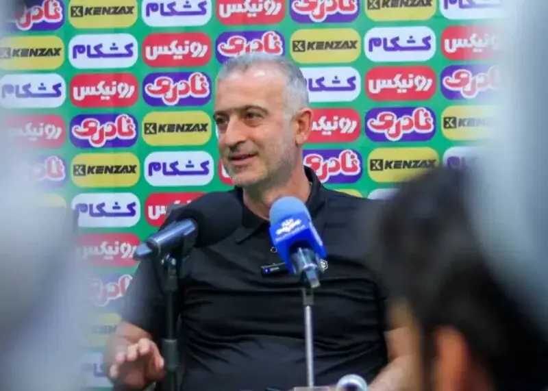 هواداران قبل از شروع بازی ورزشگاه را پر کنند