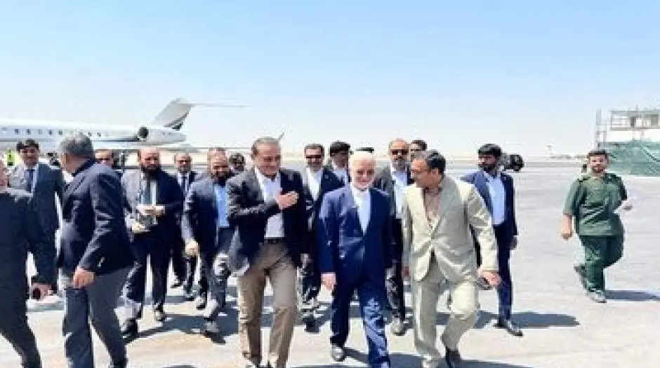 تصویری از استقبال وزیر کشور از عاصم منیر و همتای پاکستانی خود/ کدام مشاور قالیباف در فرودگاه حاضر بود؟ - مردم سالاری آنلاین