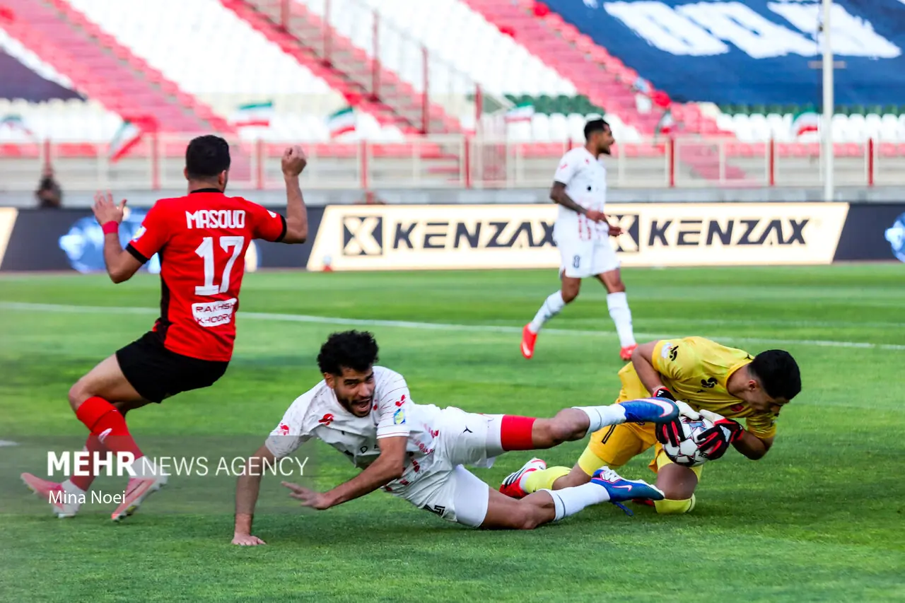 لیگ برتر فوتبال - تراکتور و پرسپولیس