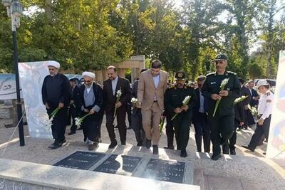  تجدید میثاق مسئولان نهاوندی با آرمان‌های شهدا در آغاز هفته دولت