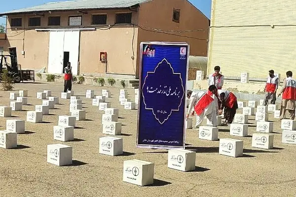 توزیع بستههای بهداشتی بین عشایر شهرستان خاش