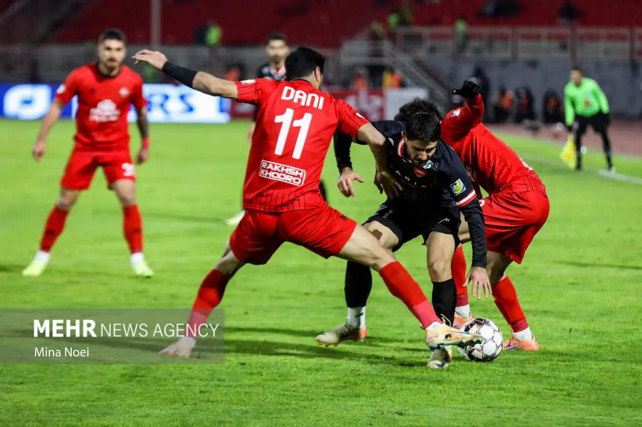 دوئل مدعیان قهرمانی در سکوت تبریز/پرسپولیس به زمین سخت رسید