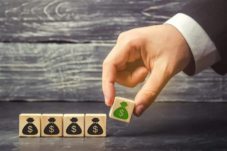 رقابت طلا و ارز در بازار سرمایه؛ نقدینگی به کدام سو میرود؟