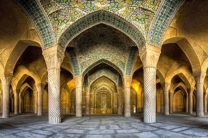 مساجد؛ سنگرهای مقاومت فرهنگی و کانونهای خدمترسانی محلی