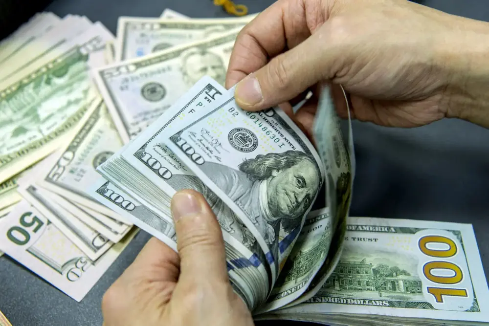 ارز صادراتی با نرخ توافقی به بانکها و واردکنندگان فروخته میشود