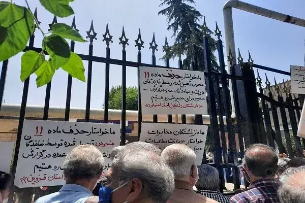 شرکت مخابرات بازنشستگانش را گردن نمیگیرد