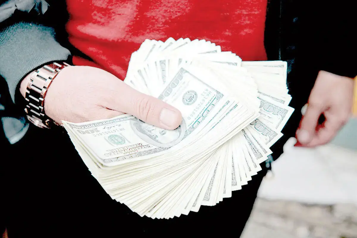 دولت با دلار ۲۰۰ هزار تومانی چه فکری خواهد کرد؟