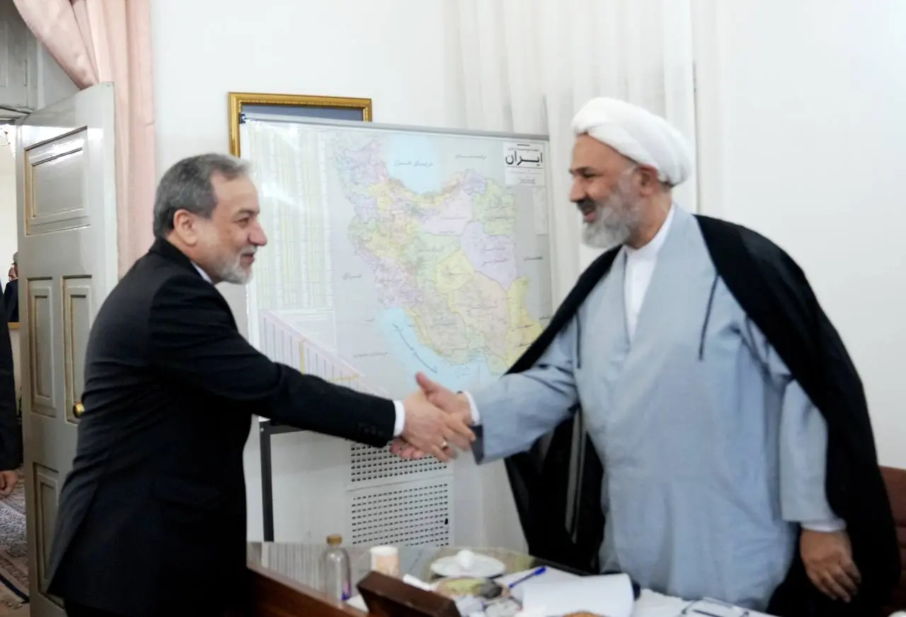  دیدار اعضای کمیسیون اصل نود با وزیر امور خارجه