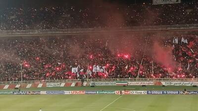 حرکت عجیب هواداران تراکتور در مقابل هتل پرسپولیس+ فیلم
