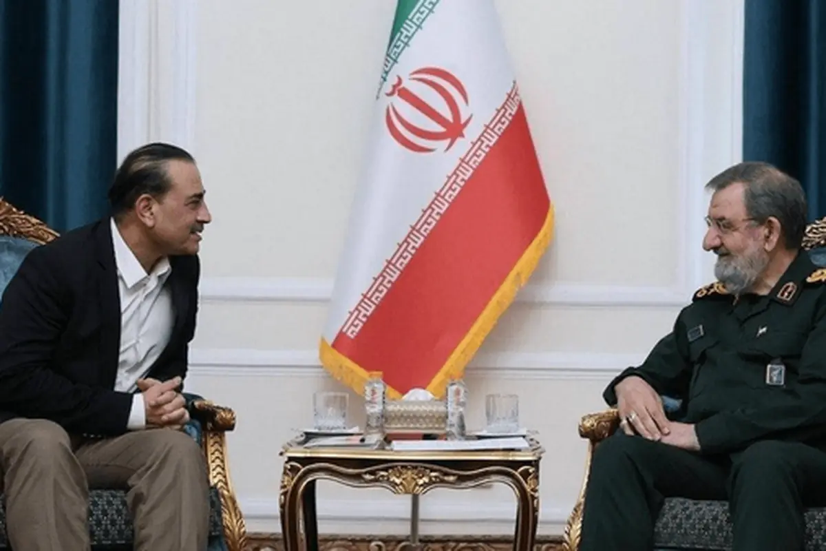 سرلشکر رضایی در دیدار با عاصم منیر: به آمریکا بیاعتمادیم
