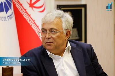 دولت میدان اقتصاد را به بخش خصوصی بسپارد/ وفاق، به معنای عقب نشینی از نقد و مطالبه نیست