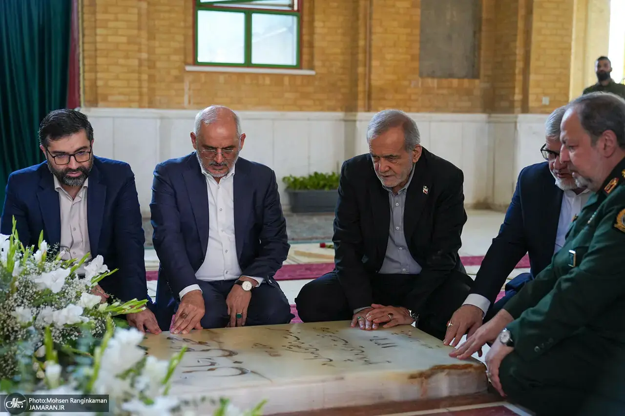 عکس دولتیها با مزار شهید رجایی + عکس
