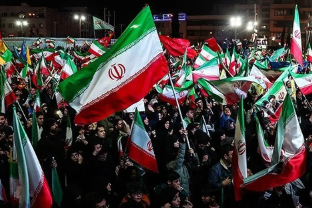 شعار «چه شیعه، چه سنی، رهبر ما خامنهای» در بجنورد+فیلم