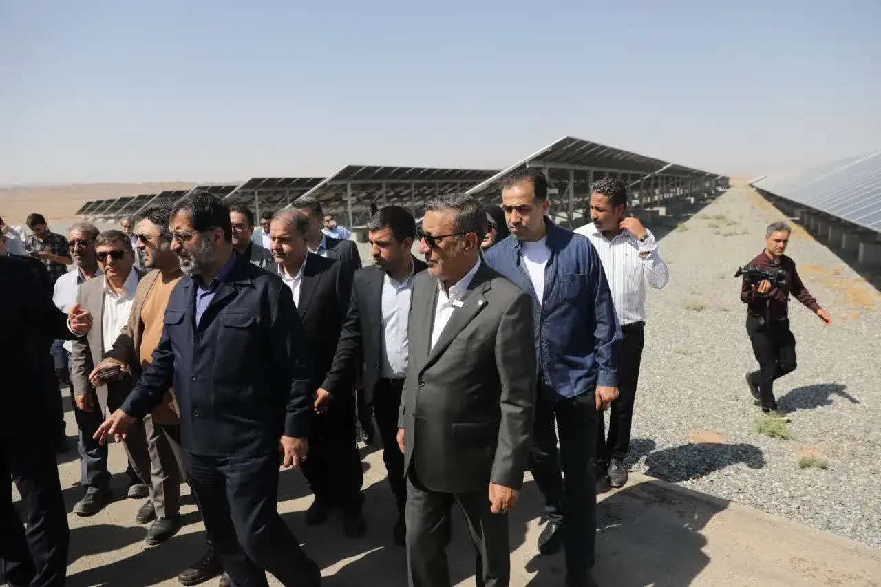 بهرهبرداری از نیروگاههای خورشیدی ۱۵ مگاواتی در شهرک صنعتی شکوهیه