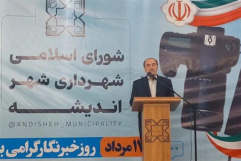 خبرنگاران خط مقدم مقابله با جنگ ترکیبی دشمن هستند - تسنیم