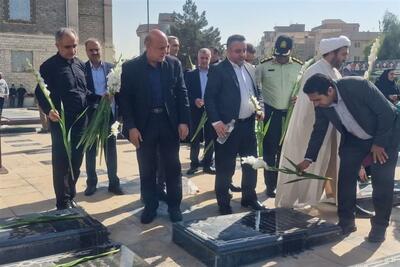  میثاق مسئولان اسلامشهر با شهدا در طلیعه هفته دولت - تسنیم