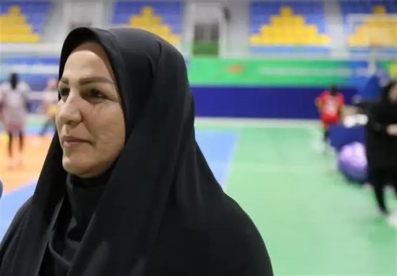 رقابت دختران دانشآموز در مسابقات بسکتبال و هندبال در اردبیل - تسنیم