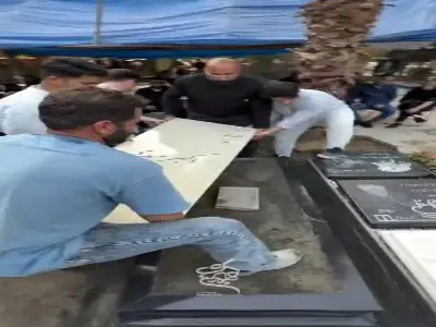  سنگ مزار زنده‌یاد اکبر عبدی نصب شد | آخرین خبر