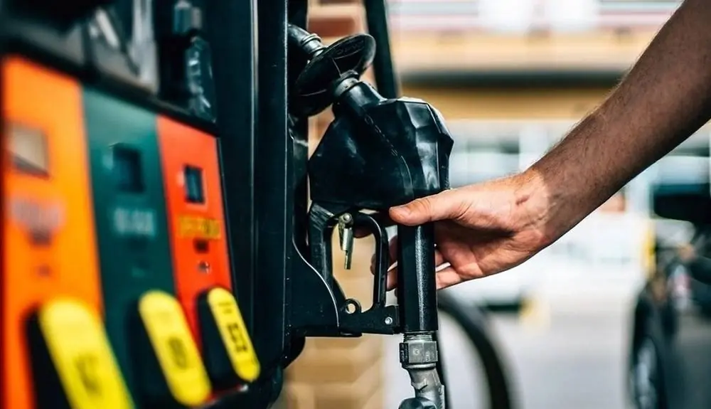 سرمقاله فرهیختگان/ اقتصاد بنزین و روانشناسی بحران | آخرین خبر