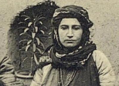 عکس یادگاری خانوادۀ یهودی در ایران عهد قاجار