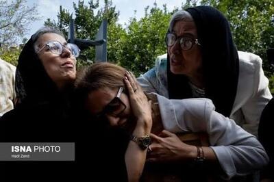 پوشش متفاوت همسر و دختر اکبر عبدی در جلسه شورای شهر