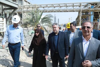  بازدید معاون رییس‌جمهور از واحدهای آسیب‌دیده منطقه ویژه اقتصادی پتروشیمی ماهشهر