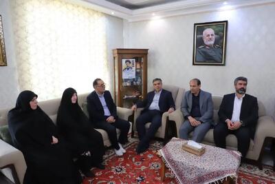 استاندار مرکزی و معاون رئیسجمهور با خانواده شهید «محمد پاکپور» دیدار کردند
