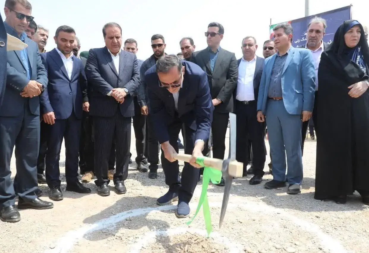  عملیات اجرایی نیروگاه خورشیدی ۲۰ مگاواتی پارکینگ اربعین مهران آغاز شد