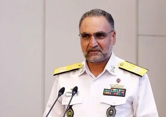 دریادار بمانی: نام شهدای «دنا» همواره در مجموعه نیروی دریایی ماندگار خواهد بود