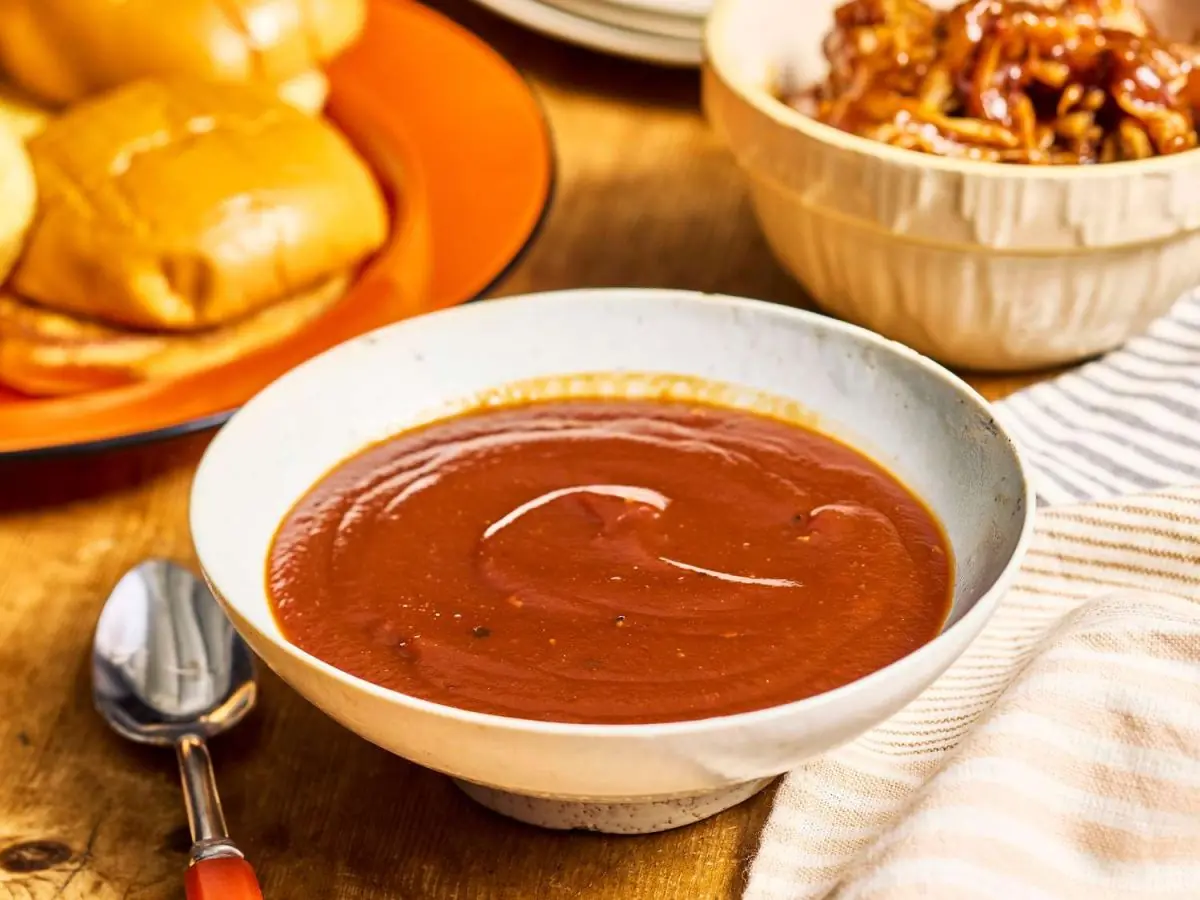 طرز تهیه سس باربیکیو؛ راز طعم دودی و بی نظیر برای استیک و کباب