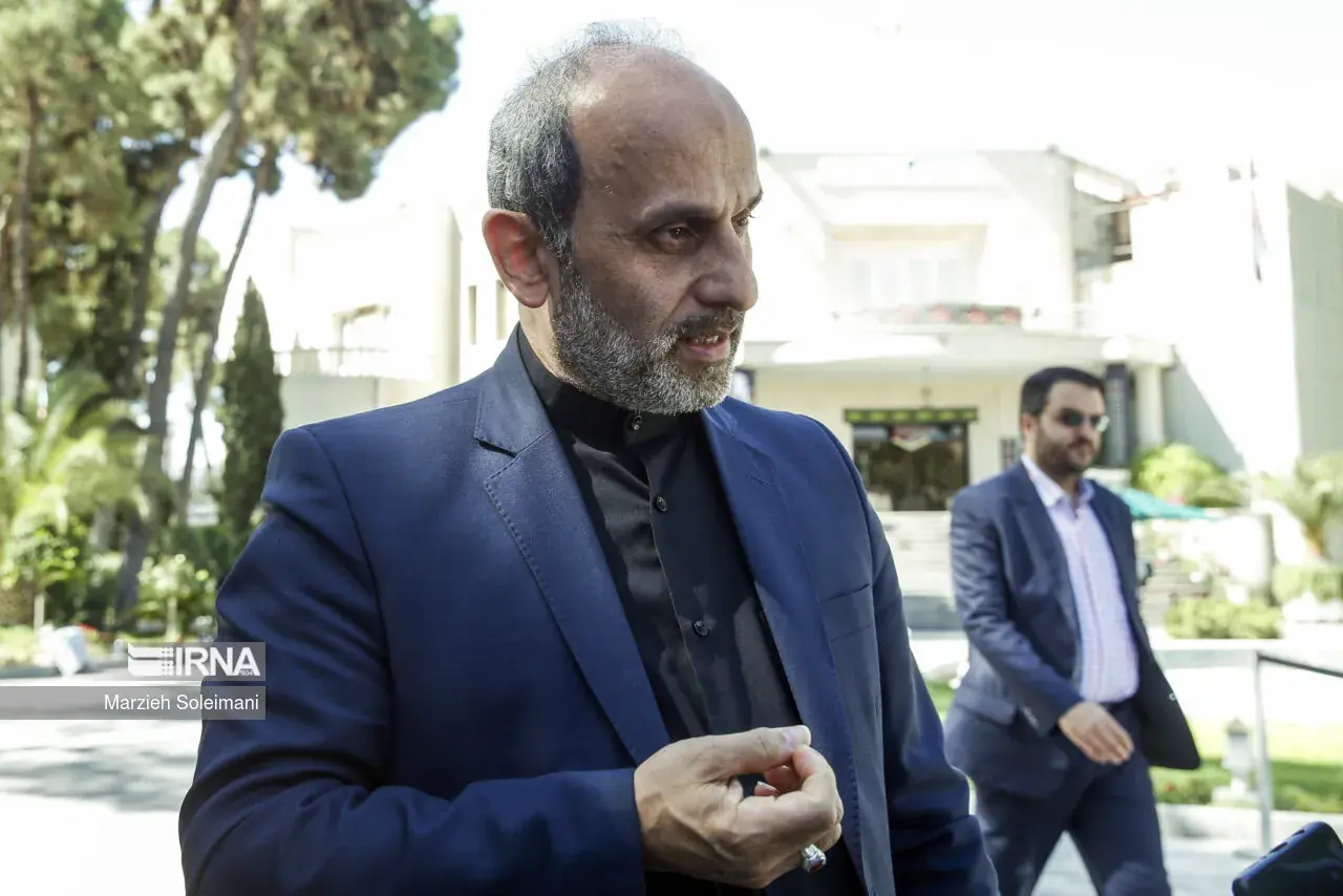از ماندن یا تغییرم بیخبرم/تابع نظر رهبر انقلاب هستم