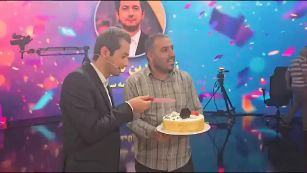  جشن تولد نجم‌الدین شریعتی در پشت صحنه برنامه سمت خدا