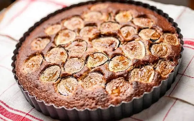 طرز تهیه کیک انجیر و گردو؛ کیک مخصوص فصل تابستان