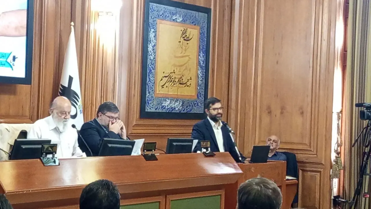 پاسخ معاون رئیس جمهور به ناترازی بنزین و راهکارهای اجرایی در صحن پارلمان شهری