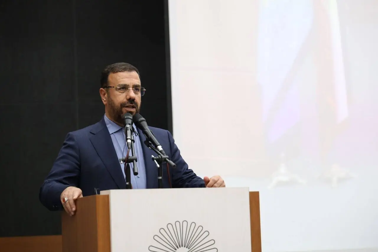 استاندار فارس: قرآن باید از سطح قرائت و حفظ به متن زندگی روزمره مردم وارد شود