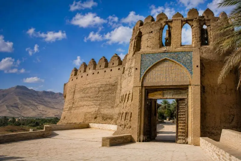 مقصدی به رنگ تاریخ و فرهنگ بلوچ/ قلعه، نخلستان و سوزندوزی؛ سه ضلع گردشگری ایرانشهر
