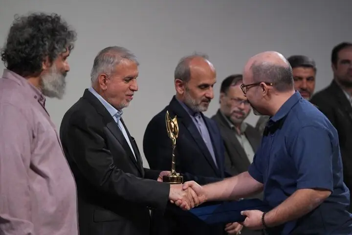  اهدای جایزه ویژه وزارت میراث‌فرهنگی به مستند «آواز شمشیر»