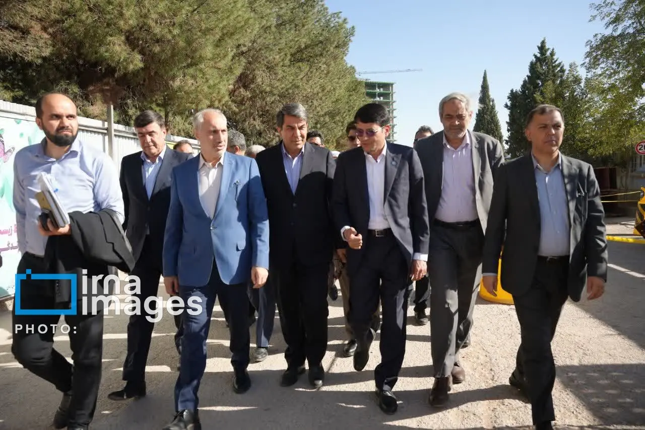 بازدید رئیس سازمان برنامه و بودجه از بزرگترین پروژه درمانی جنوب کشور در کرمان