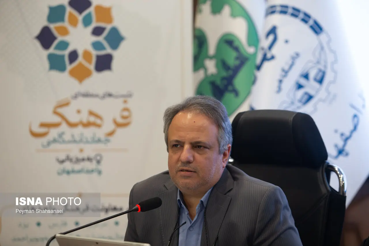 باید روی هویتسازی، فرهنگسازی و تولید محتوا کار کنیم