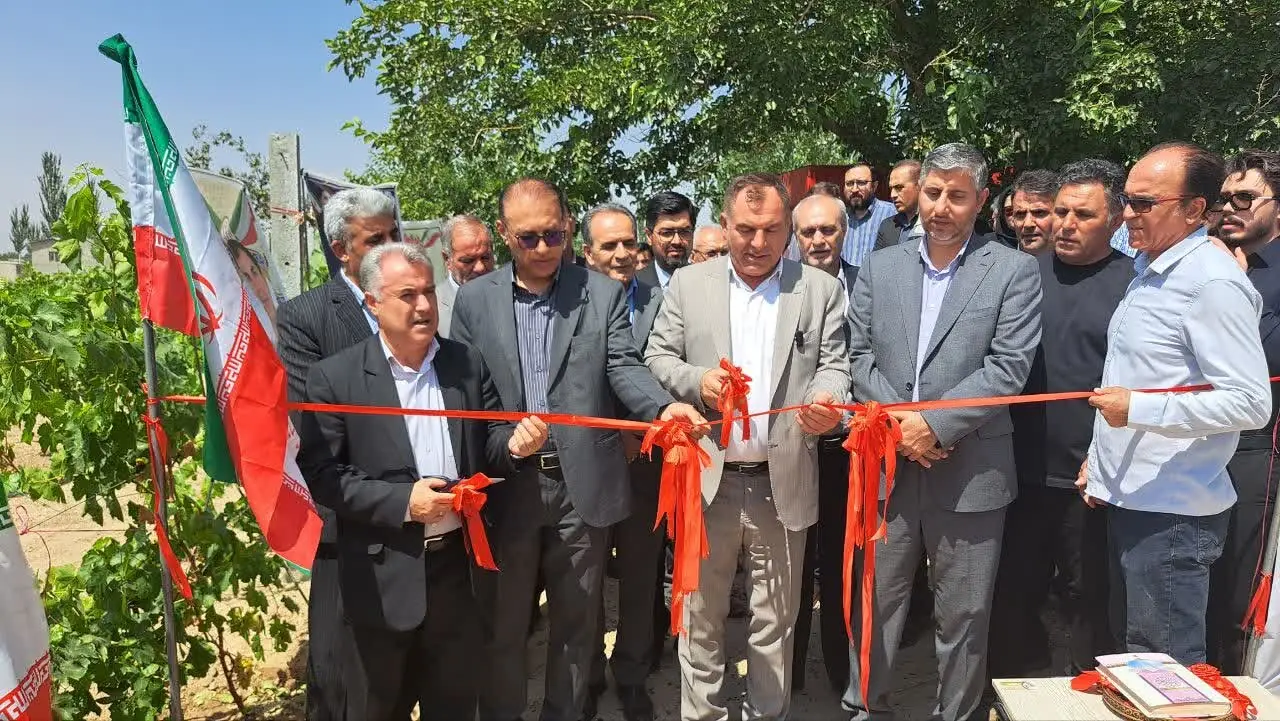 بهرهبرداری از ۳ پروژه آب و خاک و باغبانی در بخش کشاورزی میاندوآب به مناسبت هفته دولت