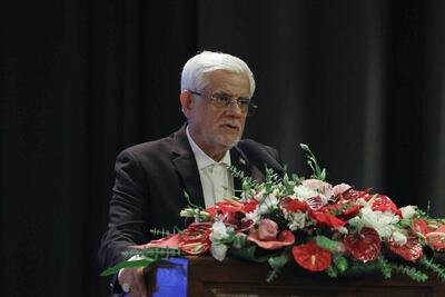  عارف: مزیت اصلی ایران نیروی انسانی و فناوری است، نه منابع زیرزمینی