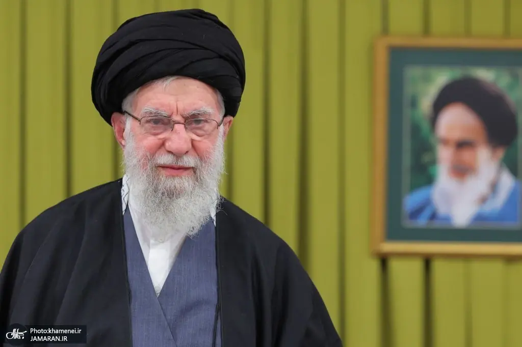 خاطره رهبر شهید انقلاب اسلامی از وزیری که با موتور سیکلت به نماز جمعه میرفت