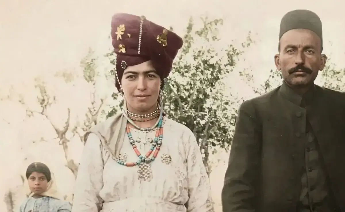 سفر در زمان؛ از «عکس یادگاری جلادها» تا «کودکان رشتی روی پل چوبی»