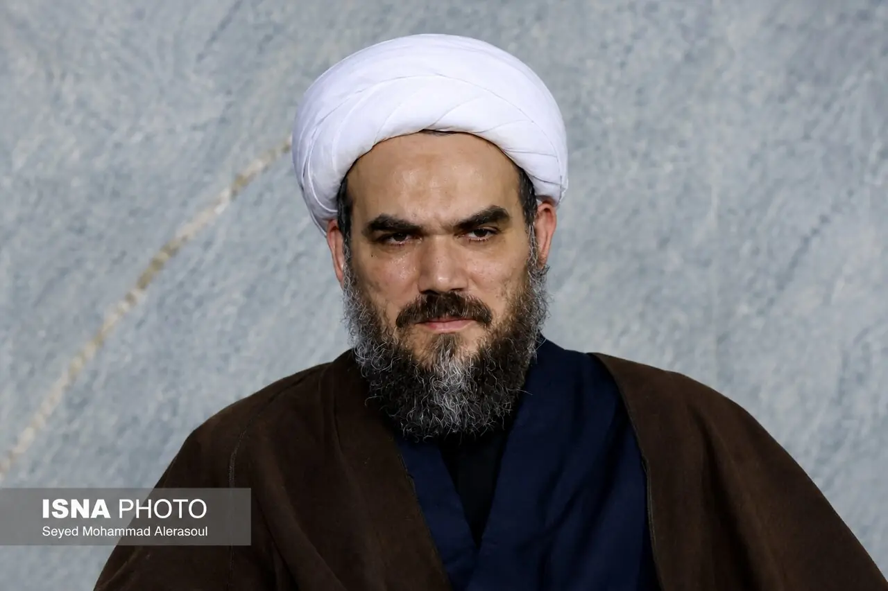 محمدی گلپایگانی: رهبر شهید دوست داشت بشری خانوم برایش غذا بکشد و تا همسر من سر سفره نمیآمد، غذا نمیخورد