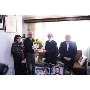  دیدار معاون حقوقی رئیس جمهور و استاندار مازندران با خانواده شهید احسان تقوی