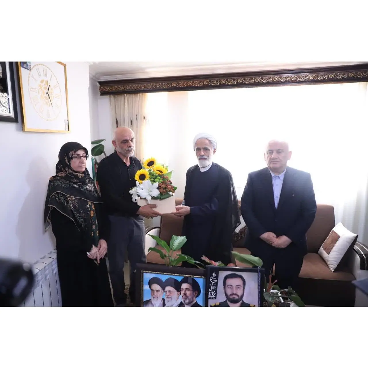 دیدار معاون حقوقی رئیس جمهور و استاندار مازندران با خانواده شهید احسان تقوی