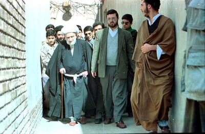 راه نجات از فریب، پناه بردن به قرآن و عترت است